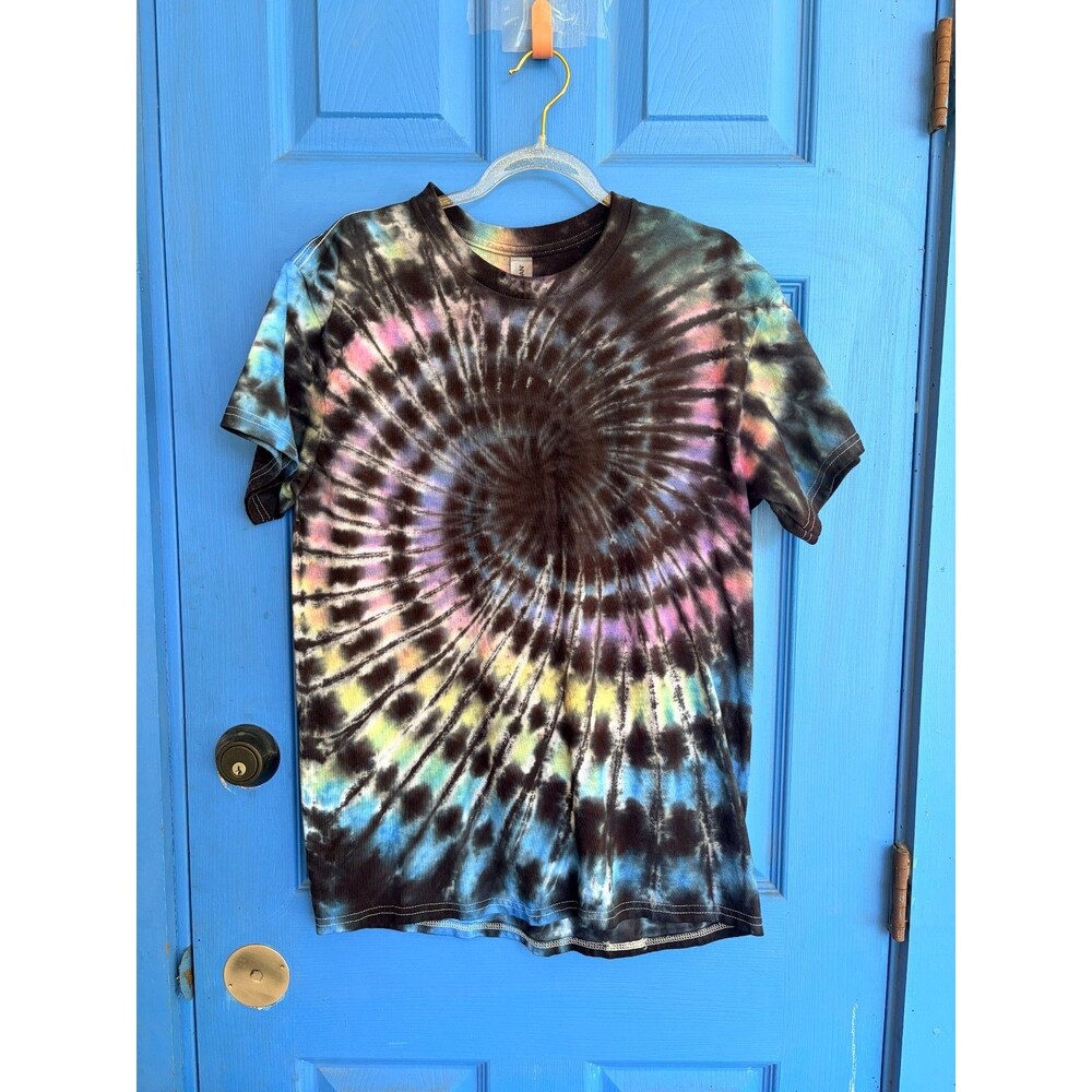 Handmade tie dye t-shirt - Gildan size M - blackhole spiral - in stock